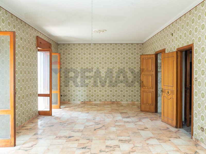 Appartamento in Vendita a Paternò, 105'000&euro;, 140 m²