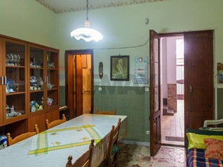 Quadrilocale in Vendita a Paternò, 46'000&euro;, 116 m²