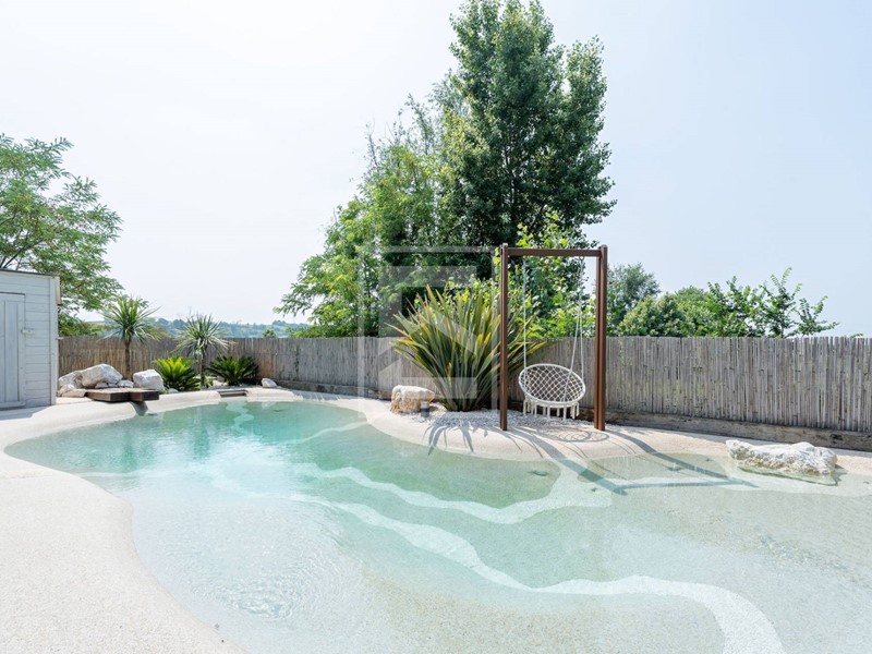 Villa in Vendita a Calcinato, 630'000€, 220 m²