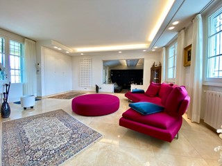 Villa in Vendita a Camaiore, 1'100'000&euro;, 355 m²