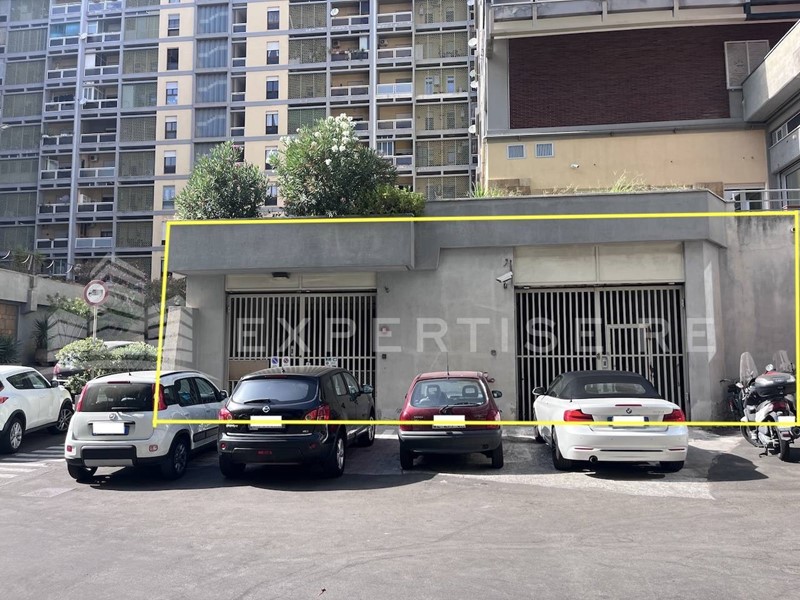 Magazzino in Vendita a Catania, 550'000€, 1760 m²