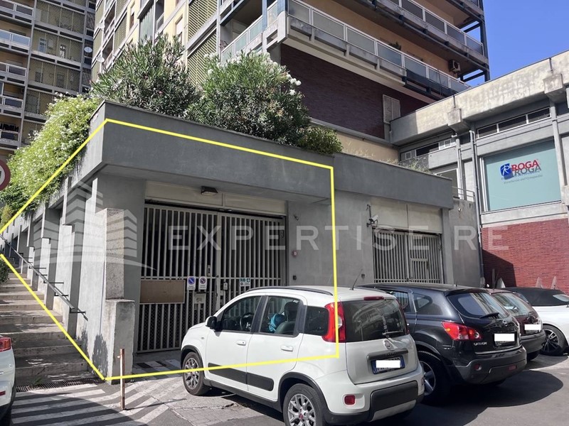 Magazzino in Vendita a Catania, 436'000€, 1408 m²