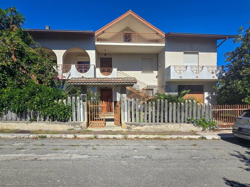 Casa Indipendente in Vendita a Filetto, 149'000&euro;, 395 m²