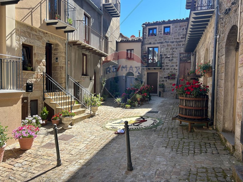 Casa Indipendente in Vendita a Geraci Siculo, 28'000€, 130 m²