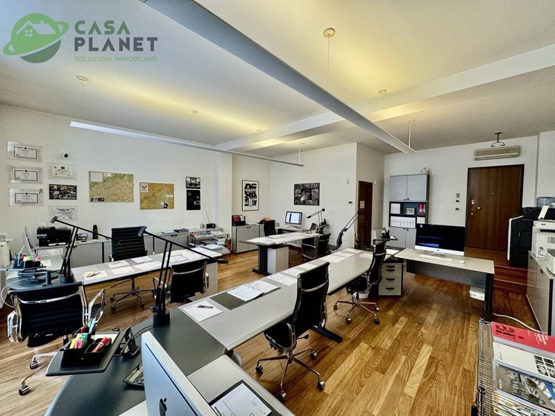 Ufficio in Vendita a Mogliano Veneto, 135'000€, 75 m², con Box