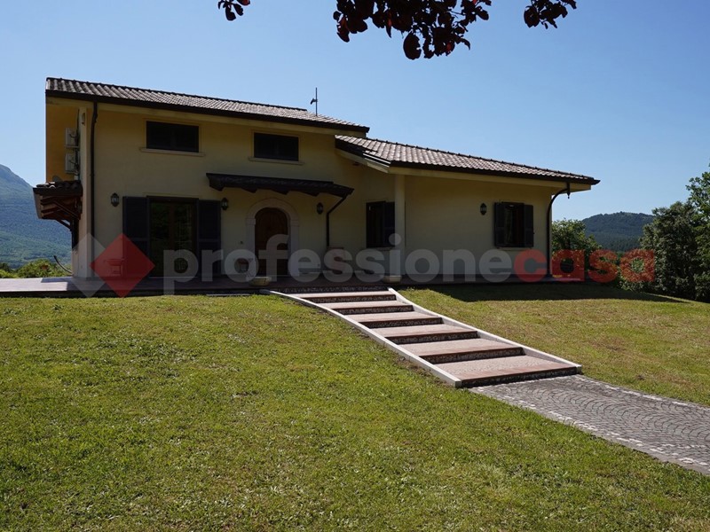 Appartamento in Vendita a Mignano Monte Lungo, 425'000€, 400 m²