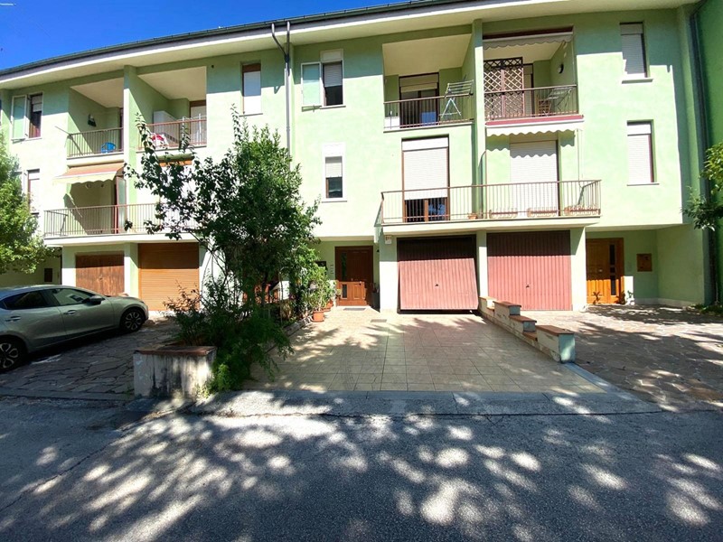 Villetta a schiera in Vendita a L'Aquila, 250'000&euro;, 165 m²