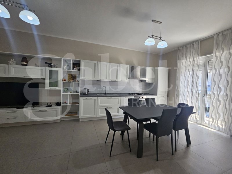 Quadrilocale in Vendita a Scalea, 145'000€, 90 m², arredato