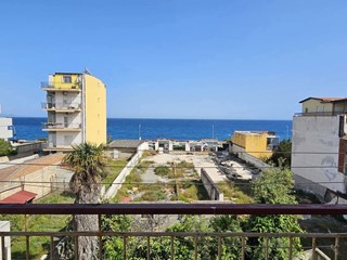Appartamento in Vendita a Santa Teresa di Riva, 125'000€, 225 m²