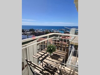 Trilocale in Affitto a Sanremo, 1'700€, 80 m², arredato