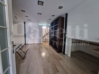 Negozio in Affitto a Latina, 500€, 40 m²
