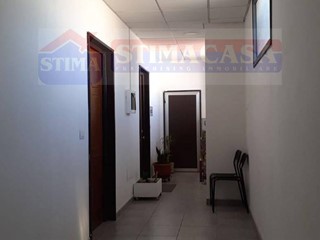 Ufficio in Affitto a Casoria, 1'350€, 150 m²