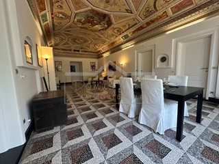 Appartamento in Vendita a Savona, 315'000€, 157 m²