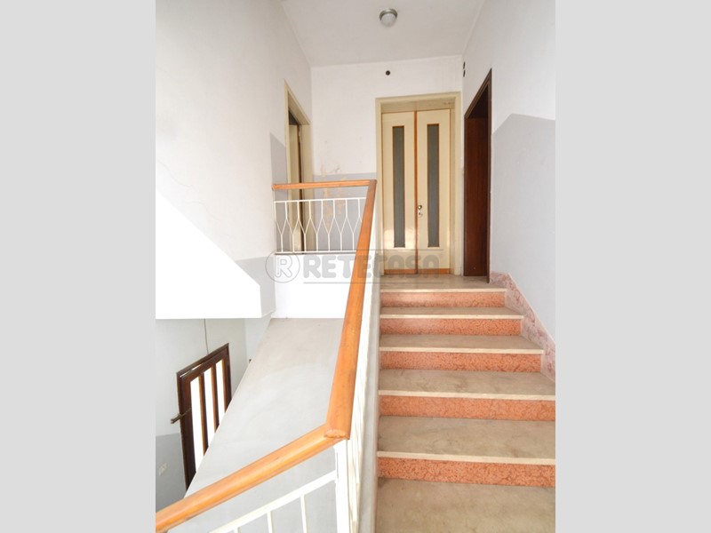 Appartamento in Vendita a Valdagno, zona COMODA AL CENTRO, 65'000€, 157 m²