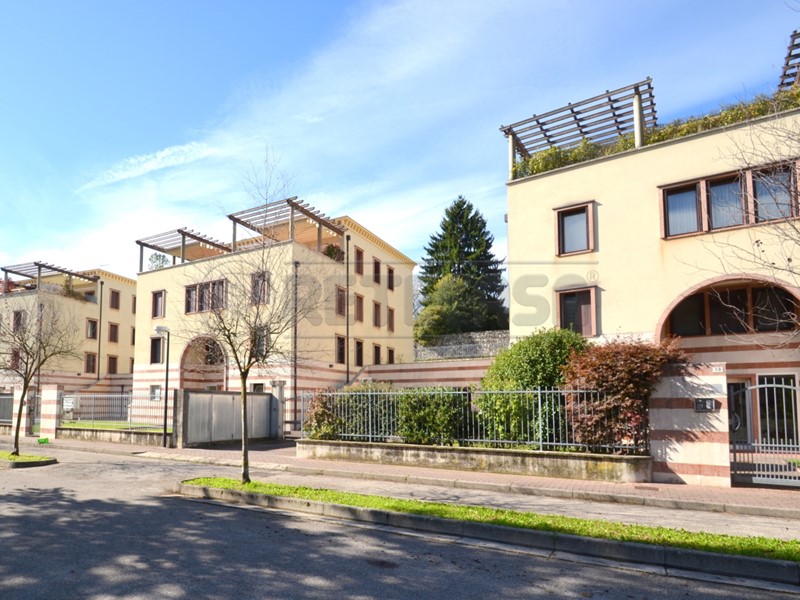 Box in Vendita a Valdagno, zona CENTRO, 14'000€, 17 m², con Box