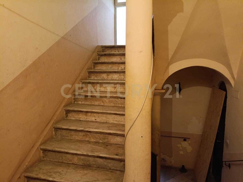 Bilocale in Vendita a Catania, 70'000&euro;, 53 m², arredato