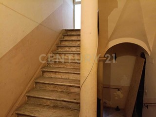 Bilocale in Vendita a Catania, 70'000&euro;, 53 m², arredato