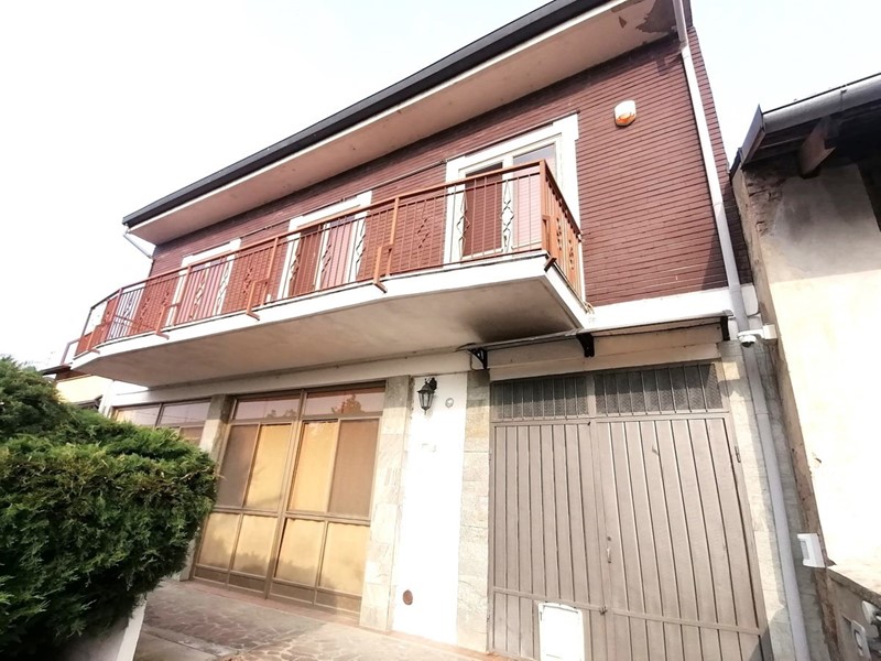 Casa Indipendente in Vendita a Prarolo, 149'000€, 190 m², con Box
