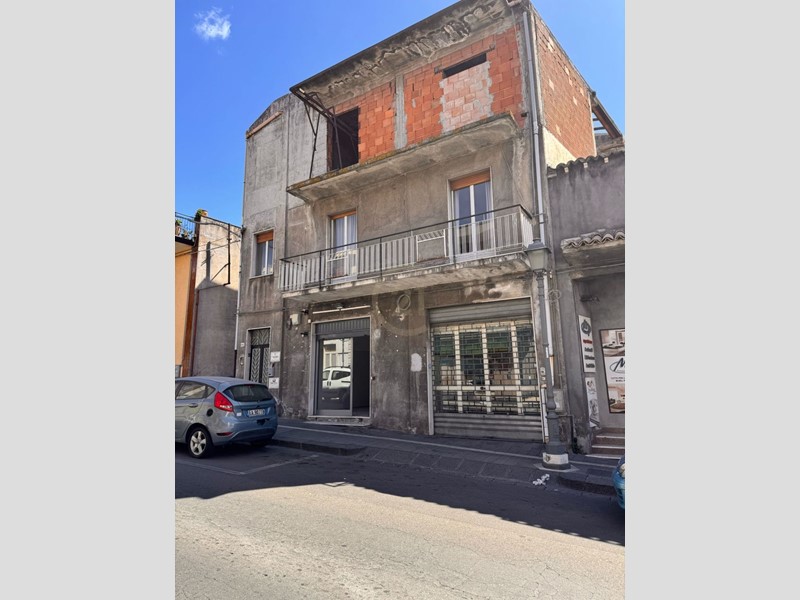 Casa Indipendente in Vendita a Belpasso, zona Borrello, 218'000€, 330 m²