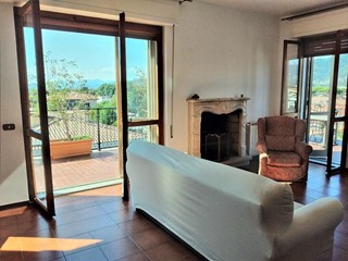 Attico in Vendita a Carrara, zona Marina di Carrara, 390'000€, 121 m², arredato, con Box