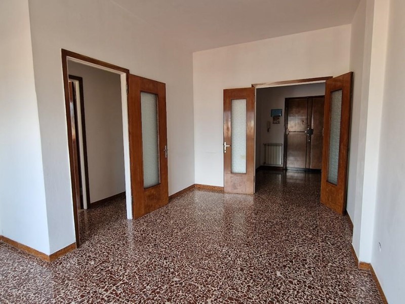 Appartamento in Vendita a Carrara, zona Marina di Carrara, 198'000€, 81 m²