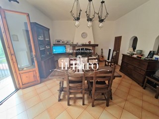 Casa Indipendente in Vendita a Campi Bisenzio, zona San Piero a Ponti, 390'000€, 220 m²