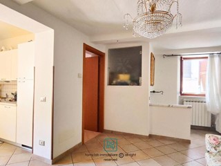 Quadrilocale in Vendita a Carrara, zona Gragnana, 79'000€, 75 m², arredato