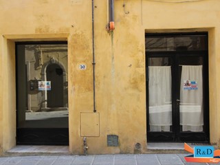 Immobile commerciale in Vendita a Colle di Val D'Elsa, 65'000&euro;, 74 m²