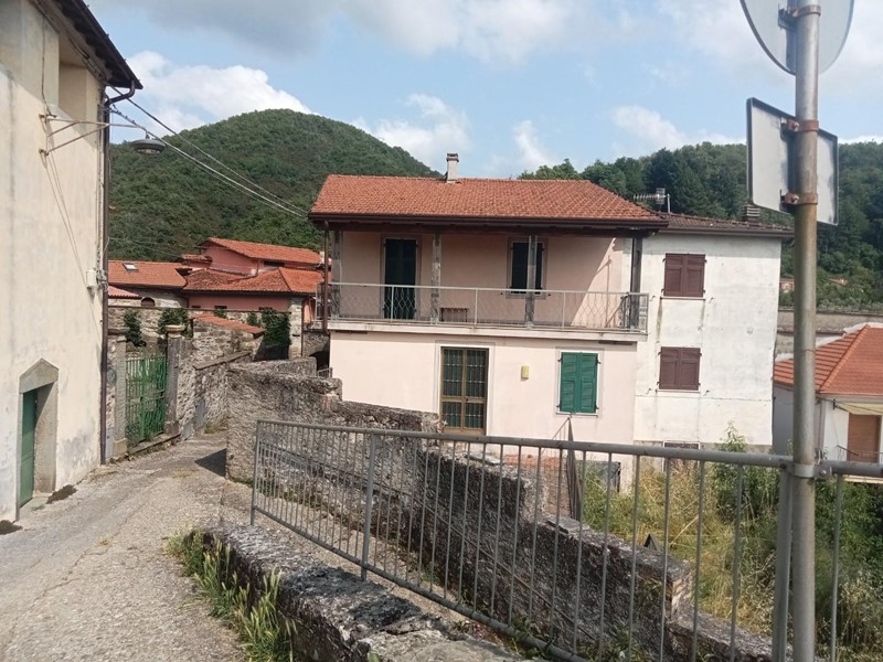 Casa Semi Indipendente in Vendita a Casola in Lunigiana, zona Casciana, 90'000€, 110 m², arredato