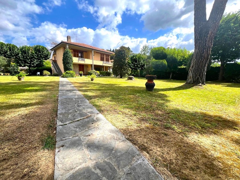 Villa in Vendita a Montelupo Fiorentino, 1'250'000€, 440 m²