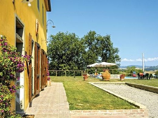 Attività commerciale in Vendita a Peccioli, 3'300'000€, 2700 m²