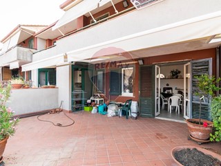 Villetta a schiera in Vendita a Aci Catena, 350'000€, 175 m²