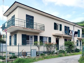 Villa in Vendita a Albisola Superiore, 470'000€, 240 m²