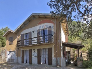 Casa Indipendente in Vendita a Arezzo, 450'000€, 155 m²