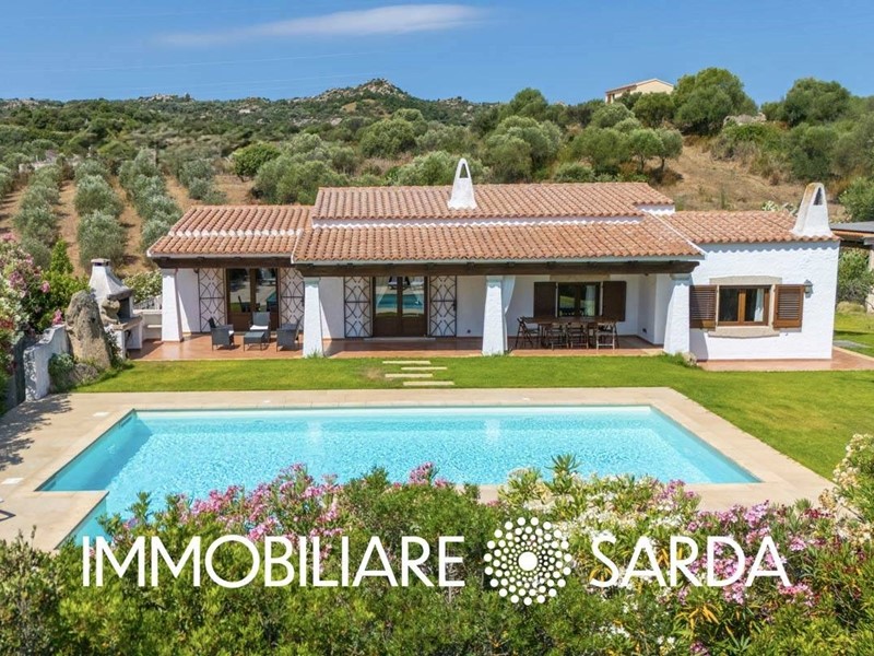 Villa in Vendita a Arzachena, 1'390'000€, 201 m²