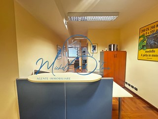 Ufficio in Affitto a Treviso, 900€, 75 m²
