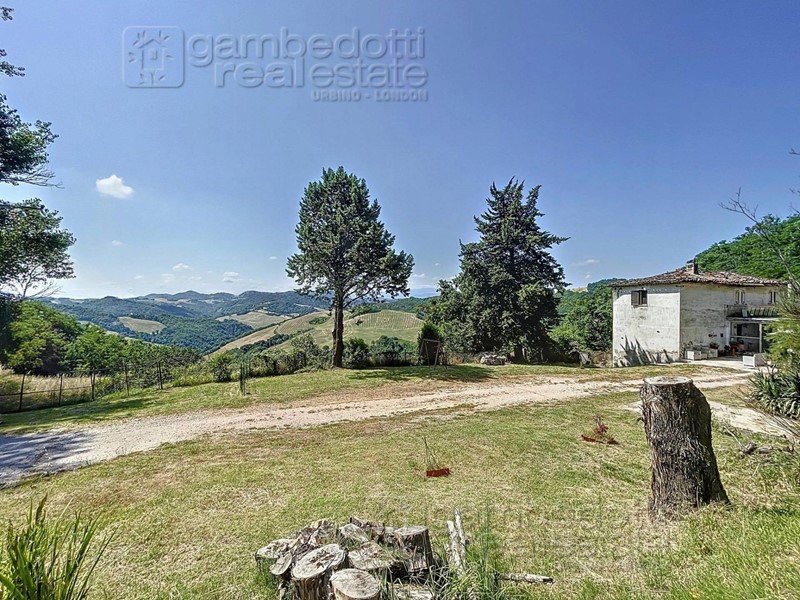 Rustico in Vendita a Urbino, 149'000€, 380 m²