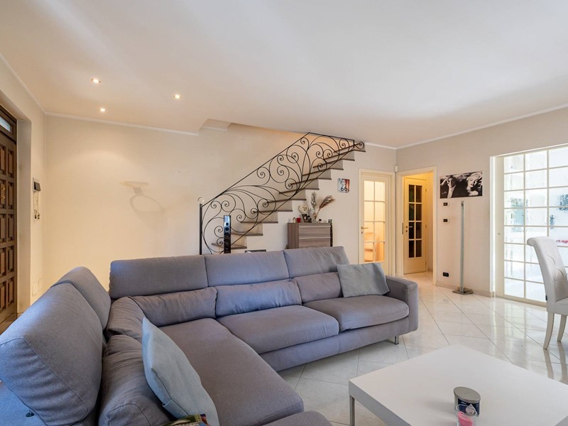 Casa Semi Indipendente in Vendita a Rivalta di Torino, 420'000€, 190 m², con Box