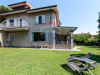 Villa in Vendita a Roma, 990'000€, 466 m²
