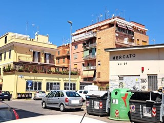 Immobile commerciale in Vendita a Roma, 248'000€, 380 m²