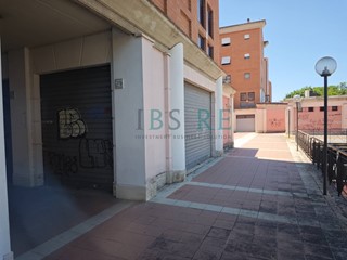 Negozio in Vendita a Roma, 259'240€, 136 m²