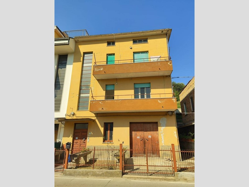 Casa Indipendente in Vendita a San Benedetto del Tronto, 250'000€, 350 m²