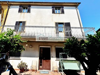 Casa Semi Indipendente in Vendita a Pietrasanta, 290'000€, 145 m²