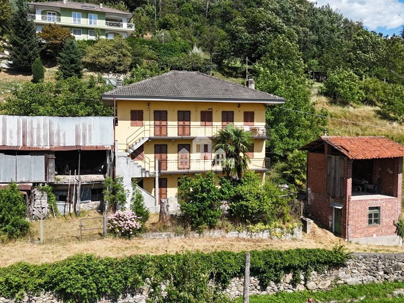 Casa Indipendente in Vendita a Cuorgnè, 148'000€, 170 m²