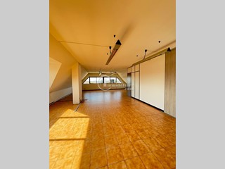 Ufficio in Affitto a Busto Arsizio, 650€, 105 m²