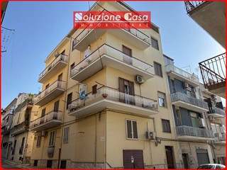 Quadrilocale in Vendita a Canosa di Puglia, 70'000€, 127 m²