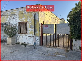 Casa Indipendente in Vendita a Canosa di Puglia, 42'000€, 60 m²