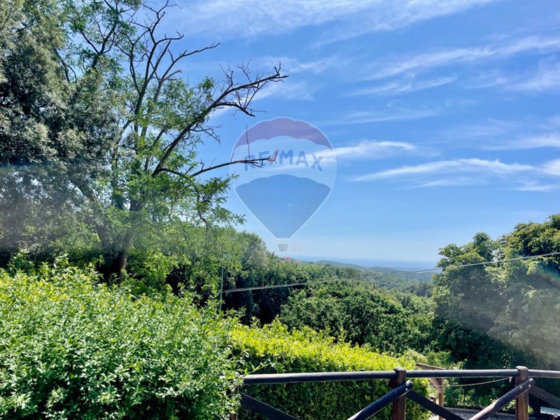 Quadrilocale in Vendita a Castellina Marittima, 135'000€, 130 m²