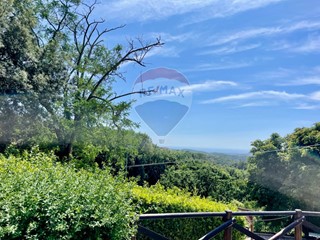 Quadrilocale in Vendita a Castellina Marittima, 135'000€, 130 m²