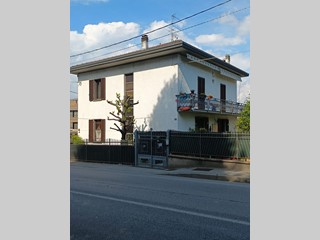 Villa in Vendita a Cermenate, 325'000€, 700 m²